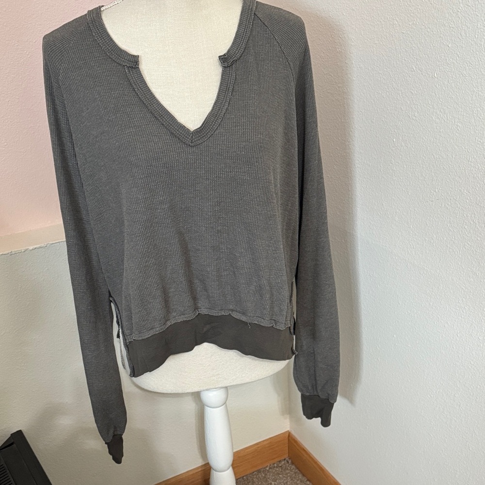 Gray V-Neck Long Sleeve Waffle Knit top